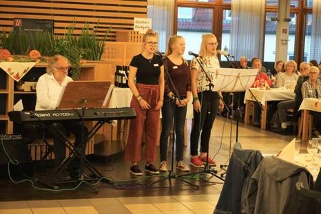 Dankeschönfest 2019 - Jazzpianist Jürgen Gröner und seine drei Enkelinnen Anabel, Alida und Antje Schnaidt
